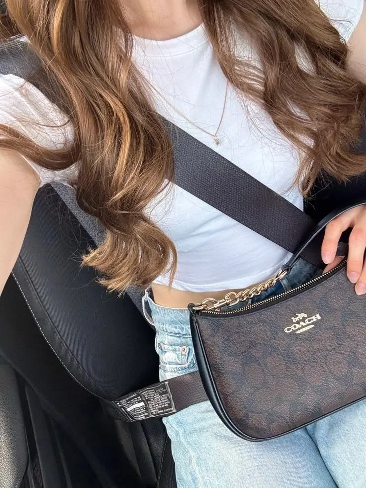 teri shoulder bag in signature canvas